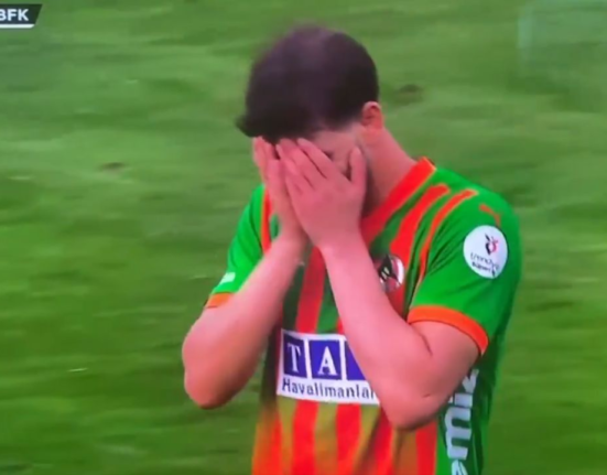 Printre cei mai slabi! Nota primită de Umit Akdag după ce a provocat un penalty și echipa sa a pierdut meciul