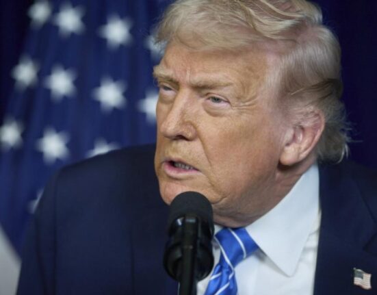 Trump crește tarifele globale de la 10% la 15%: „Pentru țările care ne-au jefuit decenii la rând”