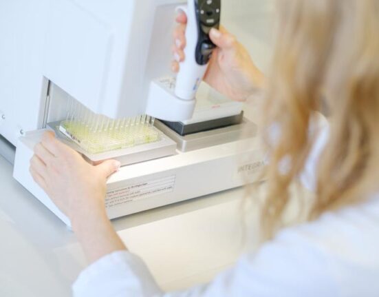 Virusul pe care 95% dintre oameni îl poartă toată viaţa şi este uneori asociat cu boli grave. Primul anticorp uman capabil să blocheze virusul, dezvoltat de cercetători din SUA