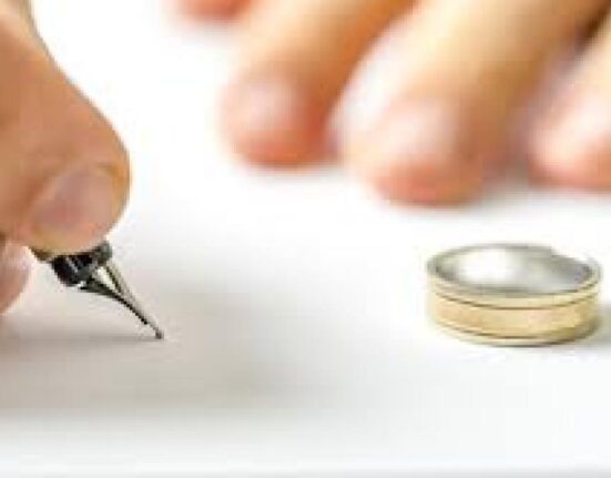 Senatul a decis că soții pot să-și aleagă ce nume vor după divorț
