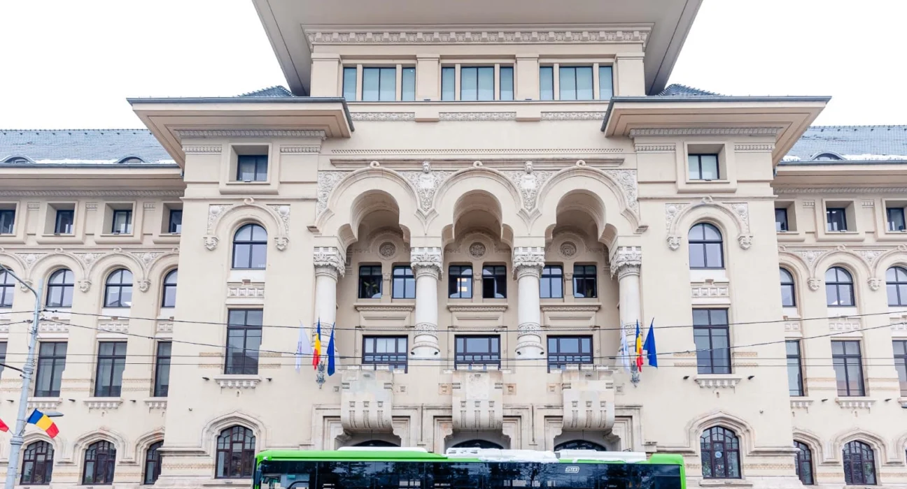 Semnătura care blochează Capitala: cum o decizie de la vârful Primăriei lasă sute de angajați fără salarii și pune sănătatea Bucureștiului în pericol