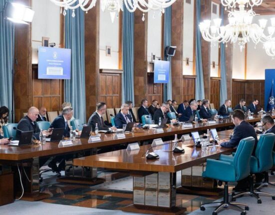 Plângerea penală împotriva premierului pentru emiterea ordonanței austerității nu poate fi anchetată de procurori
