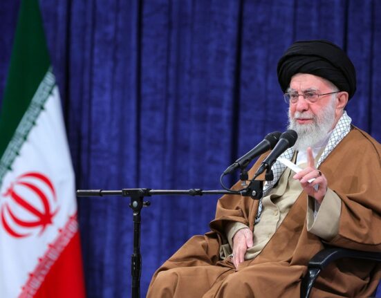 LIVE Ce s-a întâmplat în prima noapte în Iran, după atacul SUA și Israel și după ce Donald Trump a anunțat moartea lui Ali Khamenei. Iranul a atacat aeroporturile din Dubai și Abu Dhabi. Israelul a lansat un nou val de atacuri