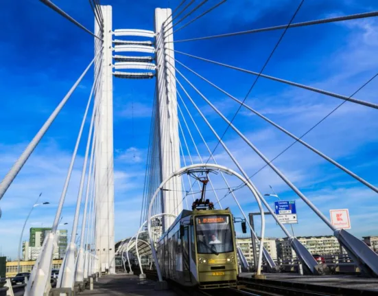 Podul Basarab intră-n reparații. Restricții de circulație timp de 6 luni. Nu a fost niciodată reparat din 2012