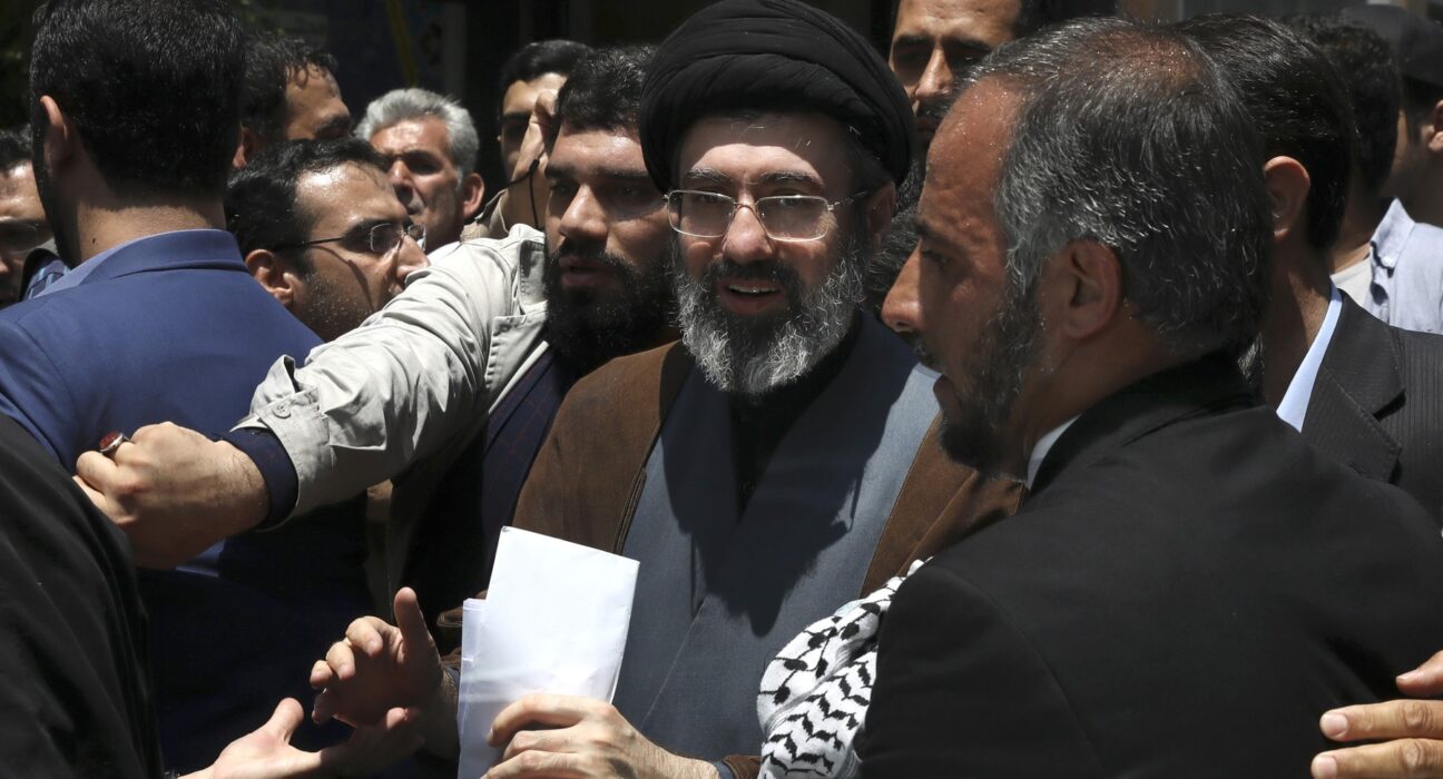 Cine este Mojtaba Khamenei, ales noul lider suprem al Iranului