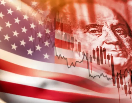 ‘Aceasta este epoca de aur a Americii’: economia SUA pierde un număr uriaș de locuri de muncă și se confruntă cu multe probleme majore
