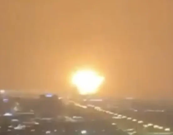 Haos în Orientul Mijlociu: explozii în Dubai şi Manama. Autoritățile îi sfătuiesc pe oameni să se îndrepte către cel mai apropiat loc sigur