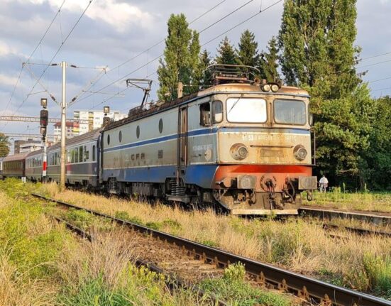 În ‘96 trenul făcea 6 ore de la București la Timișoara. Acum face 11. Explicații
