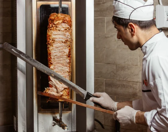 Apetitul germanilor pentru kebab nu a fost afectat de creşterea preţurilor