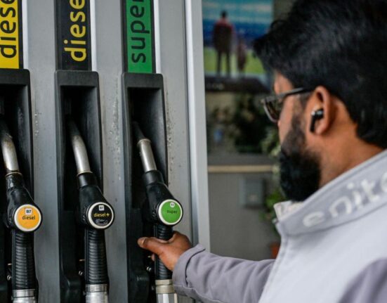 Motorina din România se apropie de 10 lei/litru. De ce crește dieselul în Europa mai repede decât petrolul