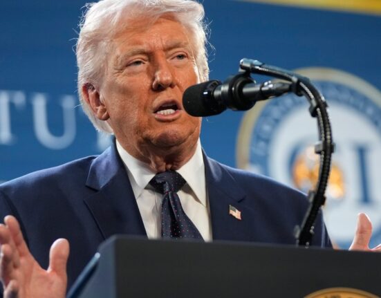 Donald Trump nu a vorbit deloc despre petrolul iranian, dar asta nu înseamnă că nu este cu ochii pe acesta