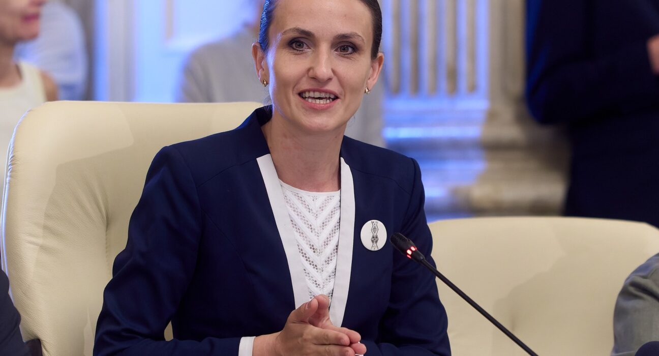 Mii de români vor să devină funcționari europeni. MAE organizează sesiuni gratuite de pregătire
