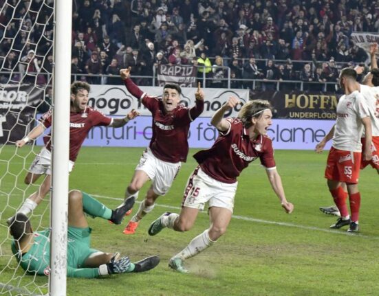 Rapid o bate pe Dinamo și e LIDERUL Superligii! Derby intens, DISTRUS de Istvan Kovacs » Noul clasament