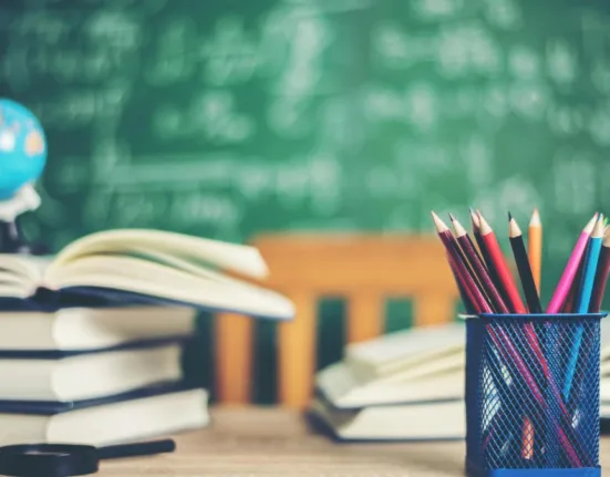 Vor avea elevii manuale noi în septembrie 2026? Polixeniu Anghel, invitat la DC Edu