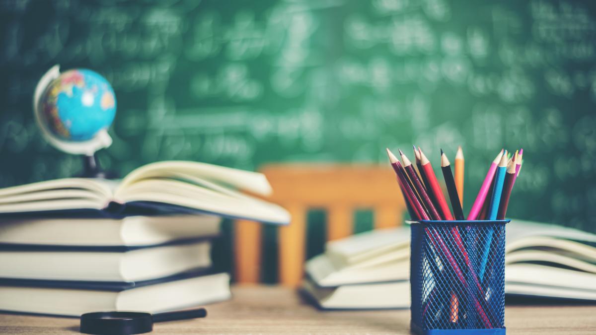 Vor avea elevii manuale noi în septembrie 2026? Polixeniu Anghel, invitat la DC Edu