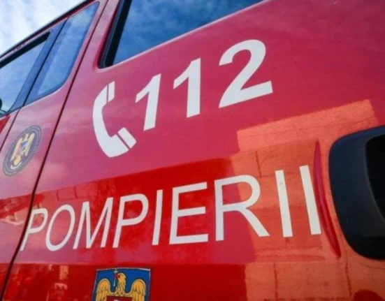 Remorcher scufundat în Portul Midia. Cinci persoane s-ar fi aflat la bord / Intervenție de urgență a pompierilor