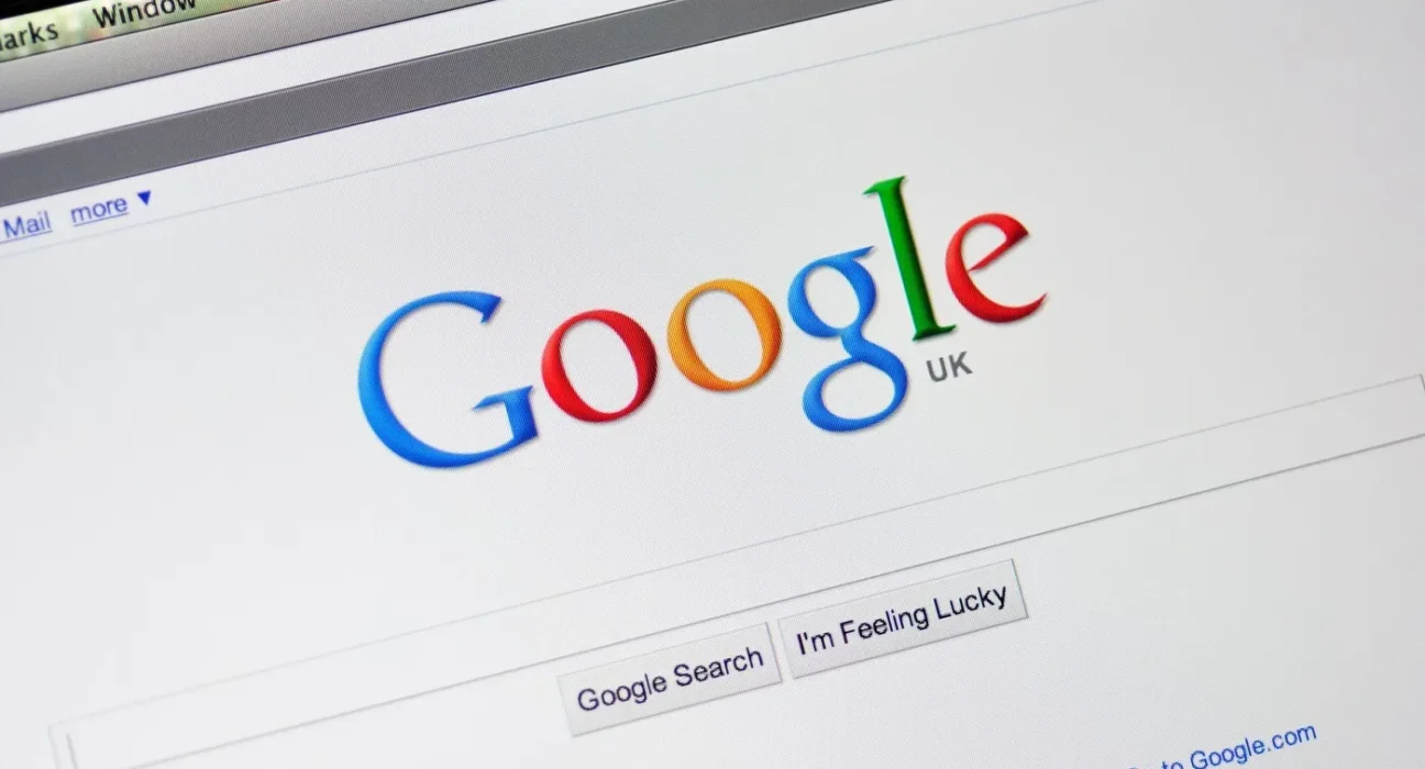 Site-urile mici, lovite puternic: traficul din Google se prăbușește pe fondul creșterii AI