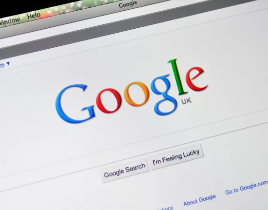 Site-urile mici, lovite puternic: traficul din Google se prăbușește pe fondul creșterii AI