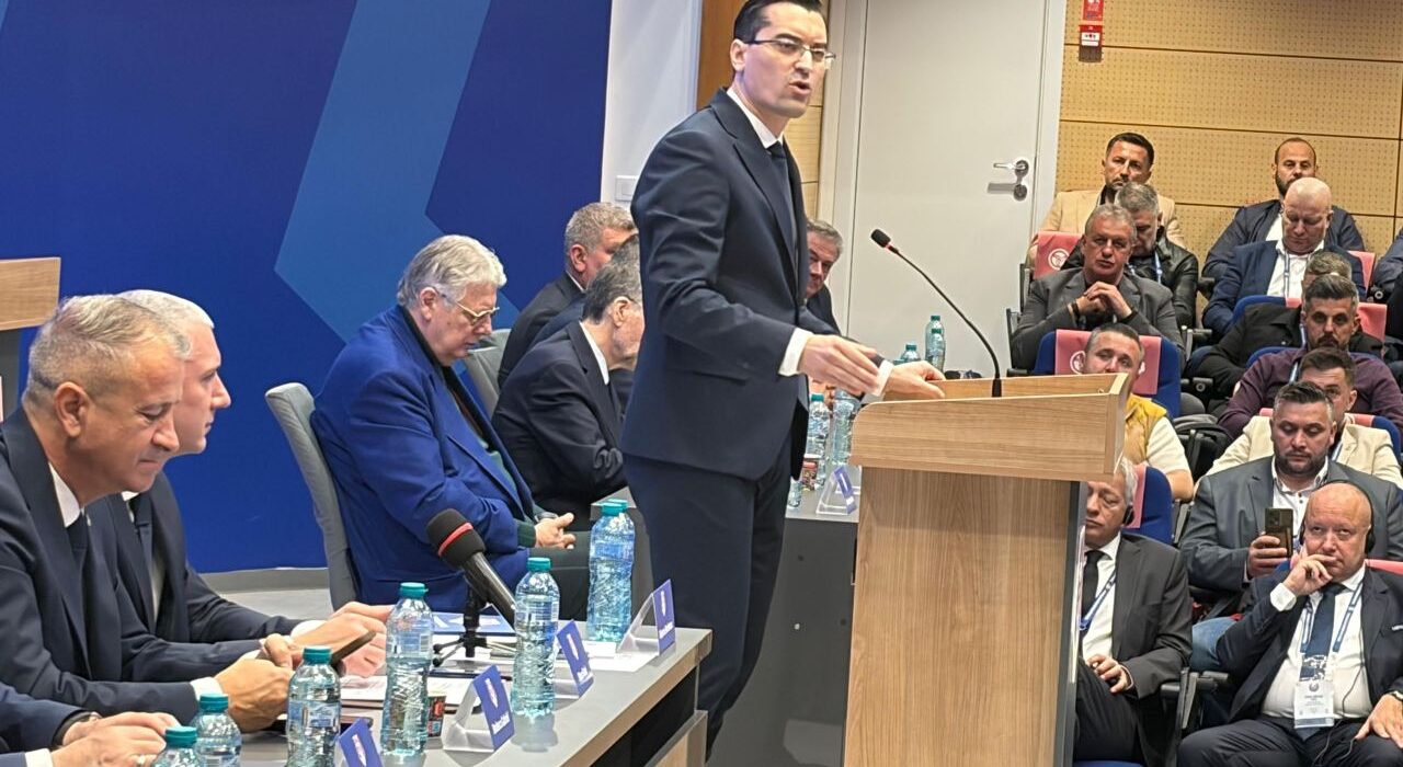Burleanu, de neatins: cine e singurul său rival la alegerile FRF de astăzi