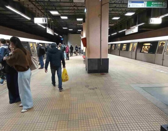 Metroul bucureștean e subfinanțat de stat, dar nu încasează nici din subconcesiunea spațiilor libere