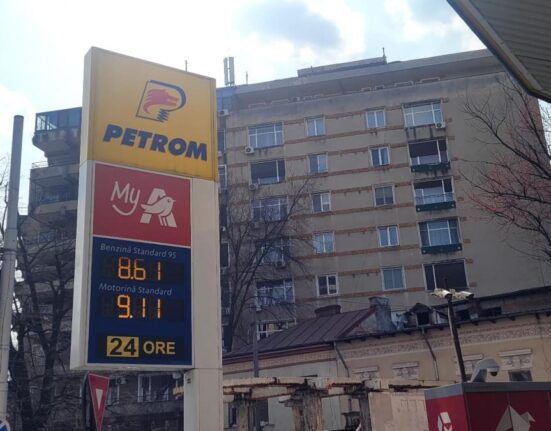 Prețul carburanților explodează, Guvernul ezită să intervină, iar românii resimt tot puternic creșterile 