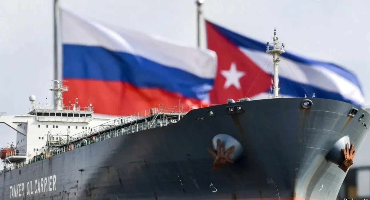 Vladimir Putin dă o mână de ajutor dușmanilor lui Trump. Trimite petrol și gaze în Cuba în ciuda restricțiilor