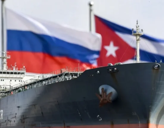 Vladimir Putin dă o mână de ajutor dușmanilor lui Trump. Trimite petrol și gaze în Cuba în ciuda restricțiilor