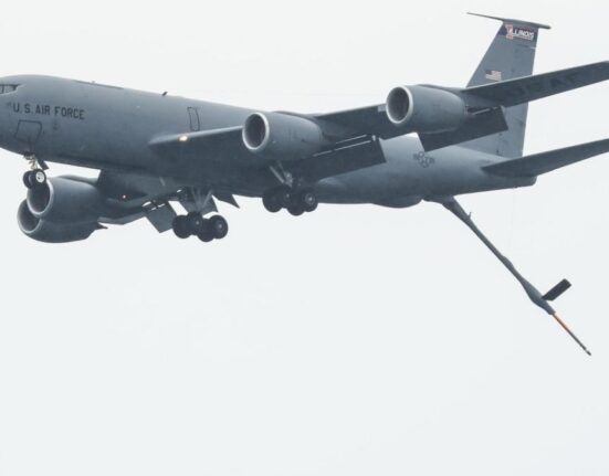 Ministrul Apărării confirmă: Trei avioane KC-135 Stratotanker au decolat de la București. „Nu știu unde se duc”