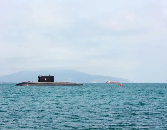 Un iranian și o femeie au încercat să intre într-o bază cu submarine nucleare în Scoția. Au fost arestați