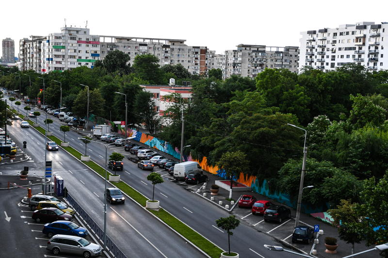 În Bucureștiul de astăzi, dominat de bulevarde largi și blocuri ridicate în grabă, puține locuri mai păstrează memoria orașului de altădată. 