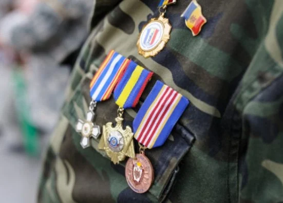 ‘Cum se traduce decorare fără restricții morale?’ Institutul Național pentru Studierea Holocaustului critică poziția MApN privind Regimentul 89