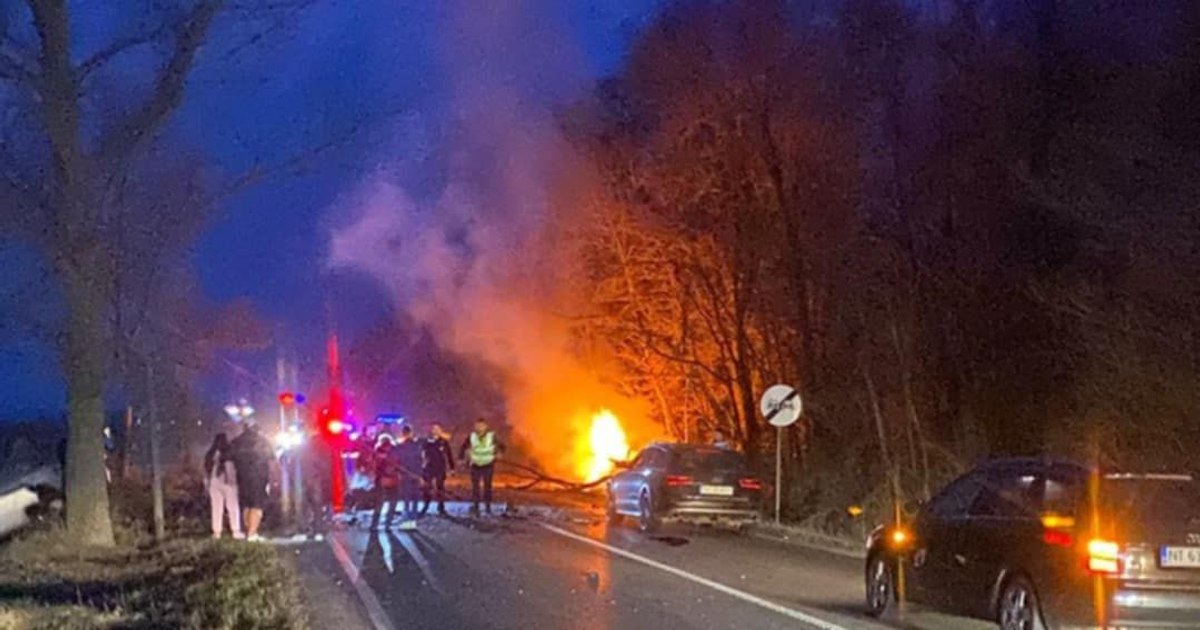 Patru morți într-un accident în Neamț: o mașină a luat foc la impactul cu un alt autoturism. Un bebeluș, printre victime