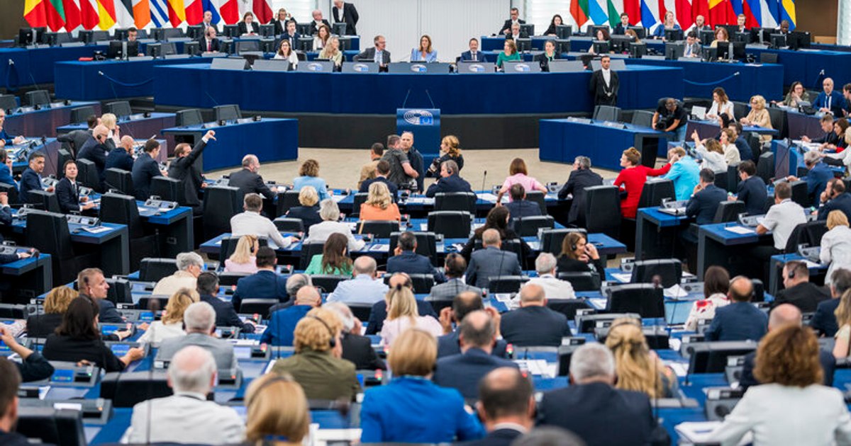 Parlamentul European a aprobat eliminarea taxelor pentru produsele americane, dar cu garanții: „Nu ne vom lăsa intimidaţi”