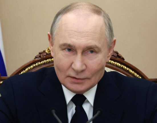 Vladimir Putin i-a adunat pe oligarhii ruși într-o ședință cu ușile închise ca să stoarcă bani de la ei. Ce se știe despre întâlnire