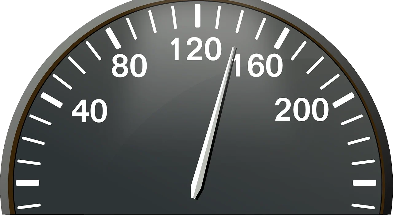 Șofer începător, prins „zburând” cu 150 km/h la Horezu: A rămas fără permis pe loc