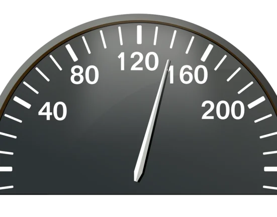 Șofer începător, prins „zburând” cu 150 km/h la Horezu: A rămas fără permis pe loc