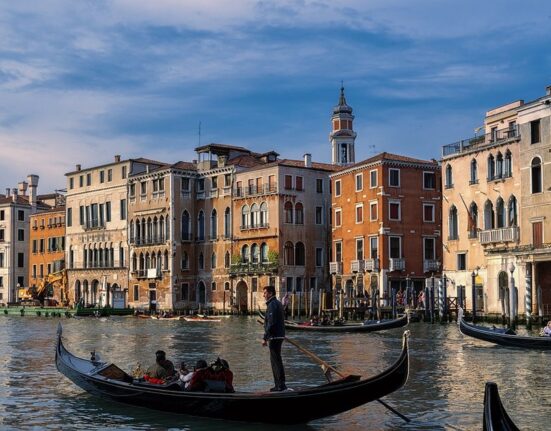 Veneția reintroduce taxa pentru turiști: cine plătește și cât costă accesul în oraș