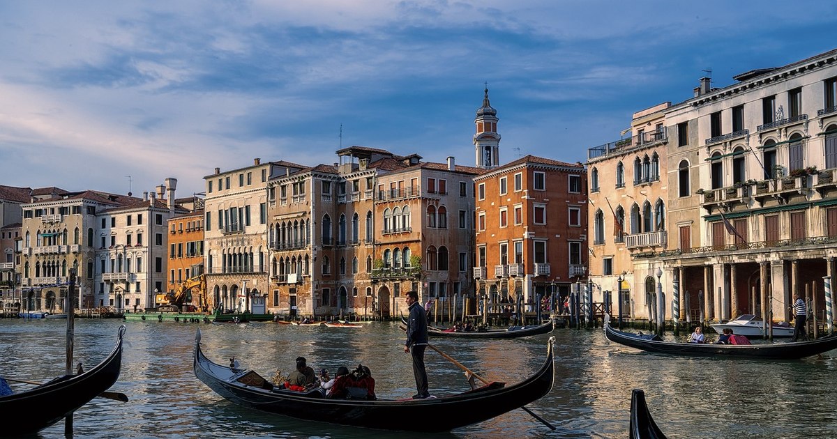 Veneția reintroduce taxa pentru turiști: cine plătește și cât costă accesul în oraș