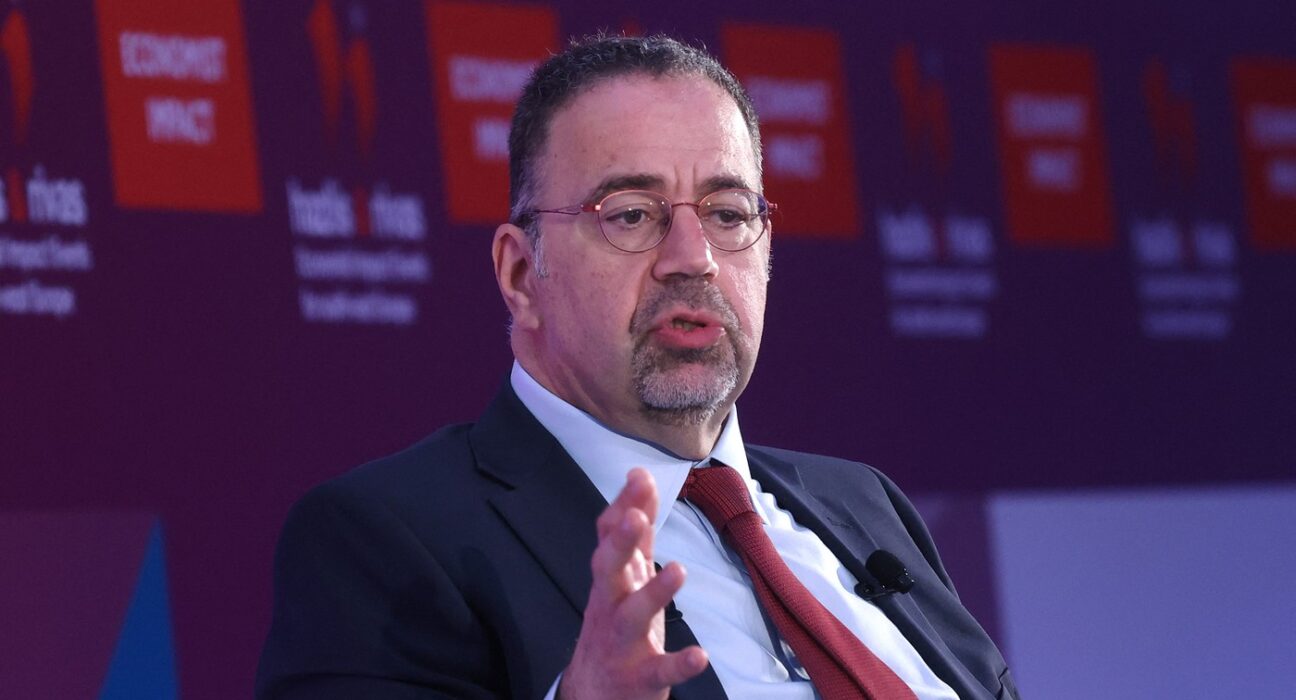 Mesajul unui laureat Nobel pentru Economie, transmis la evenimentul The Economist la București pe tema problemelor democrației liberale: „Au apărut calculatoarele şi au rescris totul”