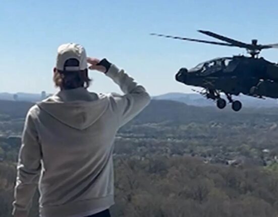 VIDEO Nicio pedeapsă pentru piloții care s-au dus cu elicoptere de luptă la casa cântărețului Kid Rock: „Continuați, patrioți”