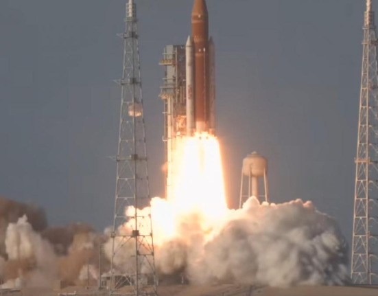 Misiune istorică NASA: Racheta Artemis II a decolat spre Lună cu patru astronauți la bord