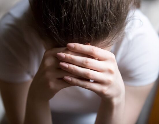 Semnele care arată că e timpul pentru o vizită la psihiatru. Cu ce se confruntă femeile în fiecare etapă de vârstă