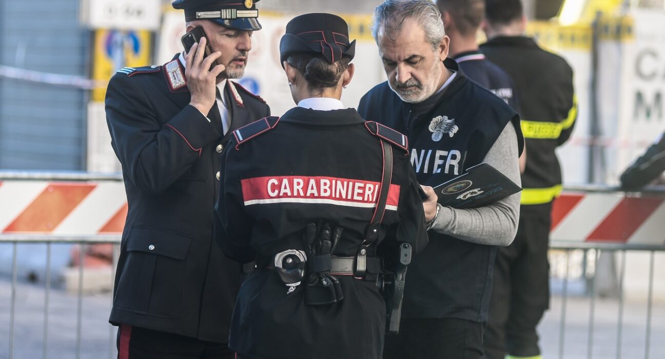 VIDEO Unul dintre cei mai periculoși fugari italieni a fost prins după mai bine de un an. Operațiune a carabinierilor în Amalfi