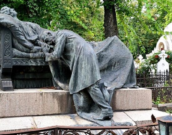 Crimă și pedeapsă în cimitirul Bellu: Cazul Poroineanu – crima tatălui, pedeapsa copiilor