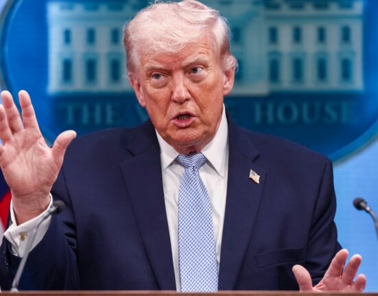 Trump amenință cu închisoarea jurnalistul care a relatat despre aviatorul dispărut în urma doborârii avionului F-15