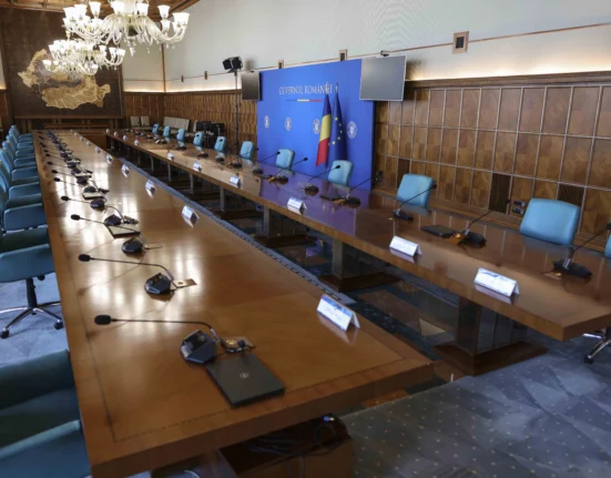 Scandal în Guvern cu miză uriașă: Florin Barbu și Alexandru Nazare se ceartă pe motorina fără taxe pentru fermieri. Ce riscă agricultura