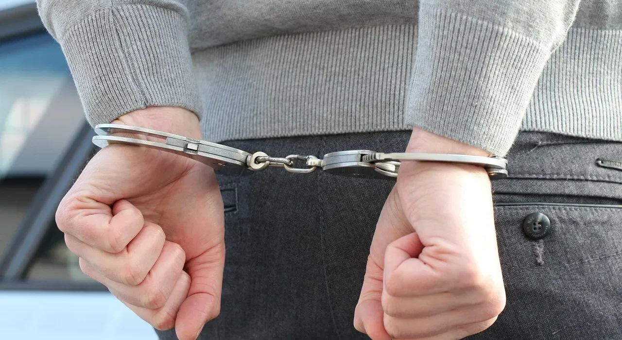 Bărbat din Baia Mare, trimis în judecată după ce și-a bătut concubina și a dus-o cu forța în Italia