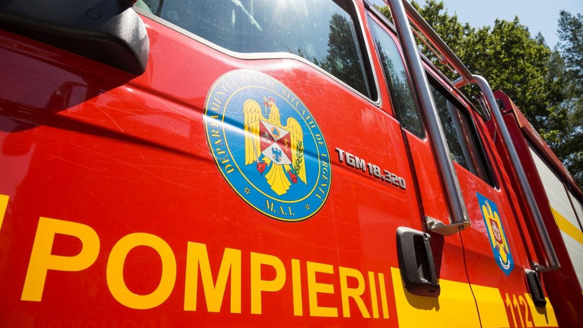 O trotinetă lăsată peste noapte la încărcat a explodat într-un bloc din Capitală