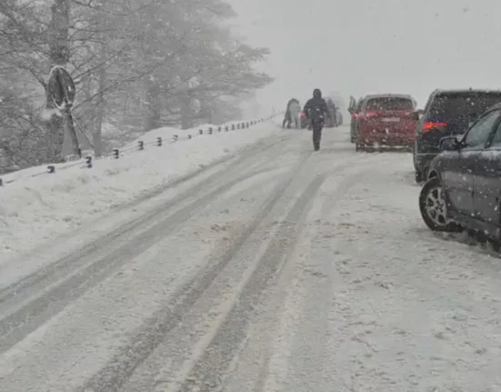 Cold spell, mixed precipitation, strong wind to grip most of Romania through Friday morning