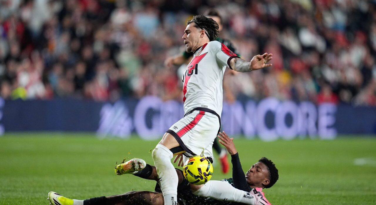 Derby-ul tricolorilor în sferturile Conference League! Rayo Vallecano